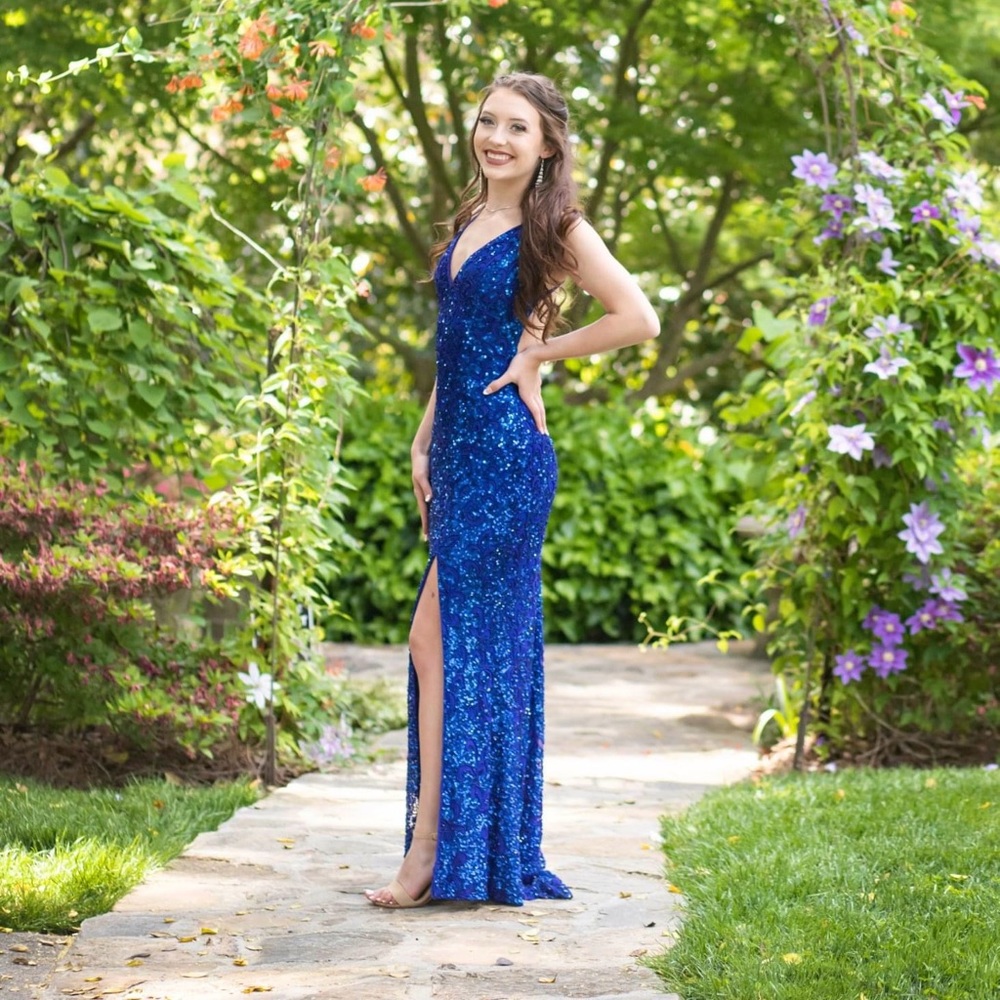 Navy blue sparkly prom dress, size 0-2. For reference I am 5’4 120. Open back